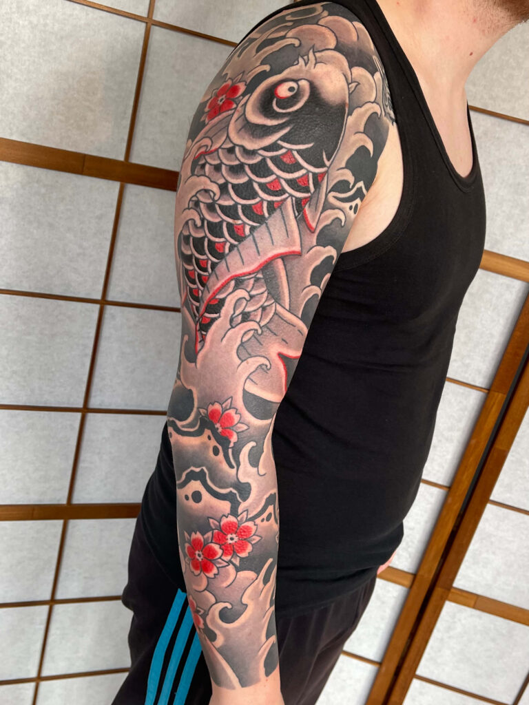 Japanisches Tattoo Koi Irezumi-tattoo Full Sleeve, in Stuttgart.
